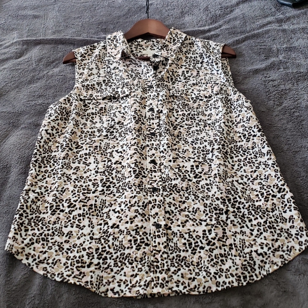 Animal print Sleeveless button down